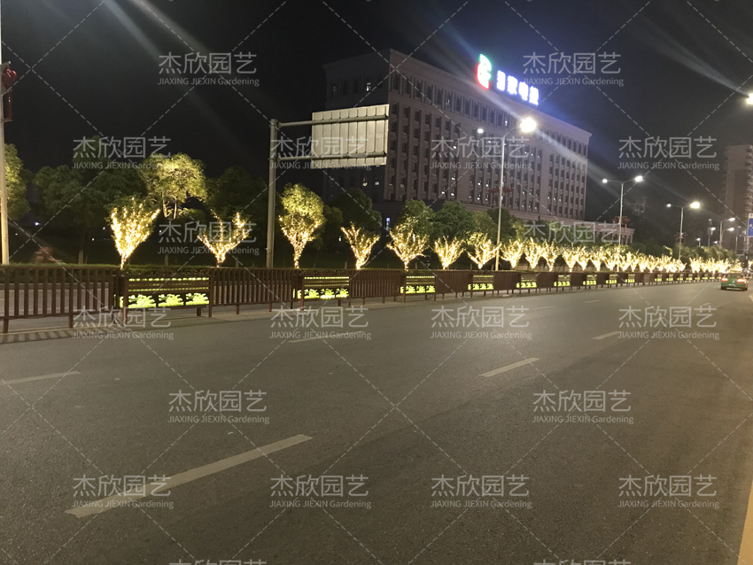 道路發光花箱，提亮街景